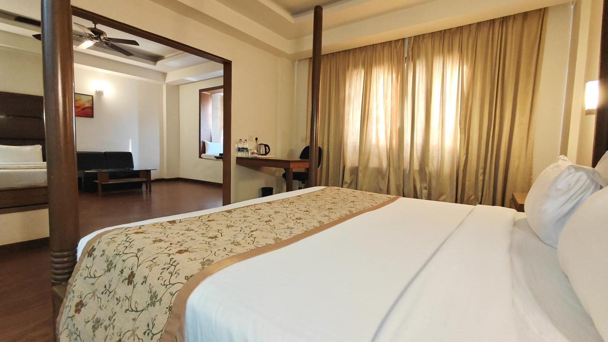 Hotel The Sky Imperial, Udajpur Exteriér fotografie