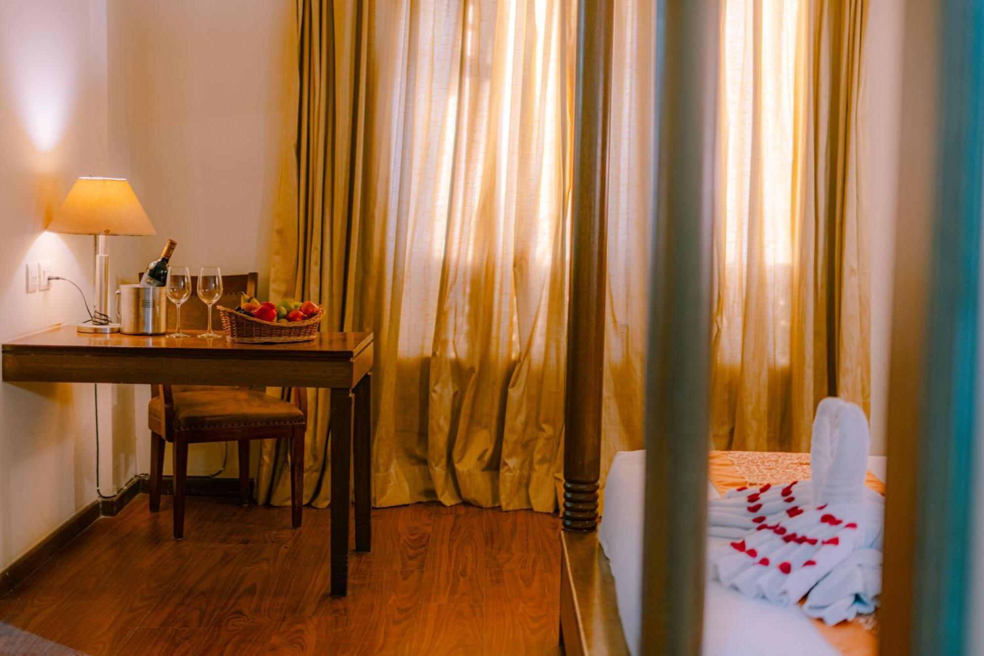 Hotel The Sky Imperial, Udajpur Exteriér fotografie
