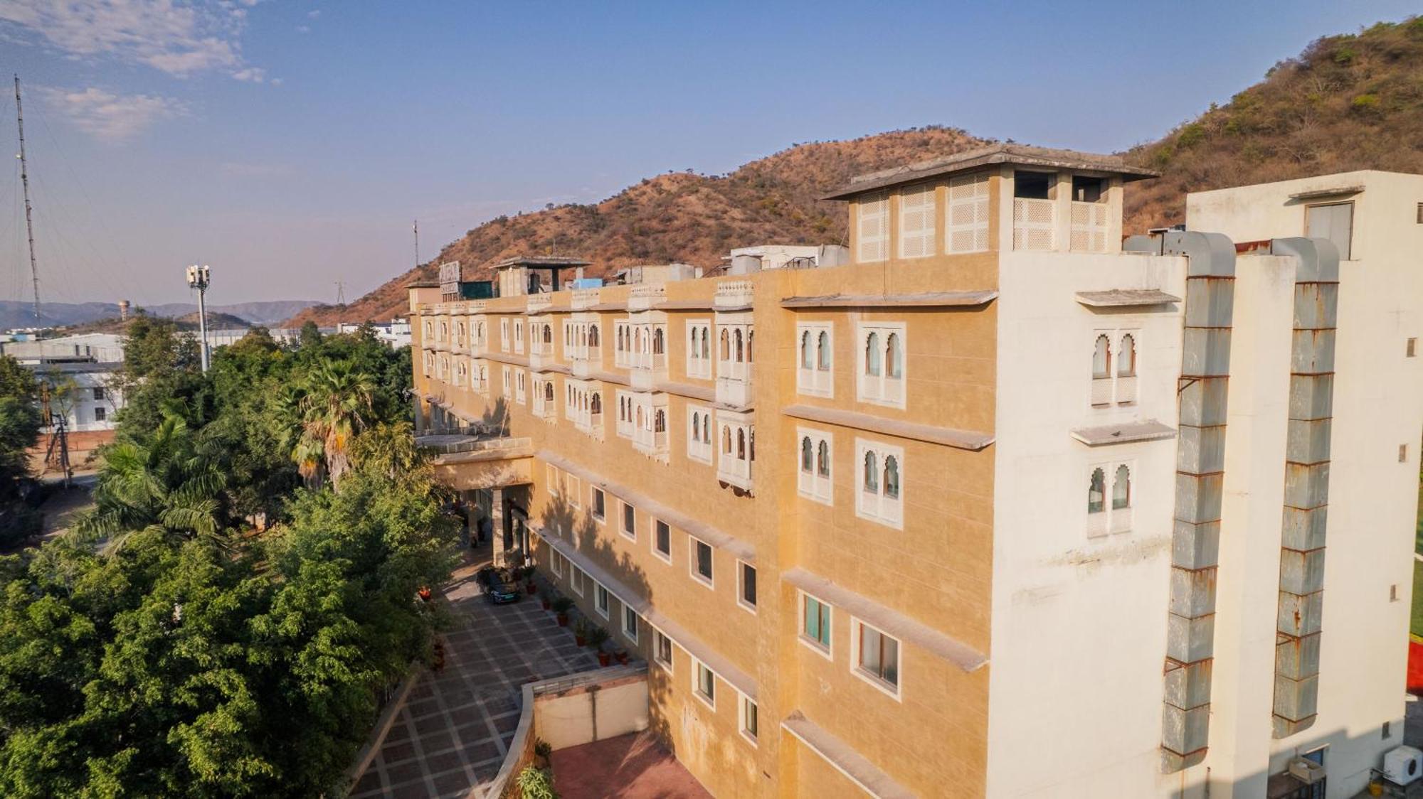 Hotel The Sky Imperial, Udajpur Exteriér fotografie