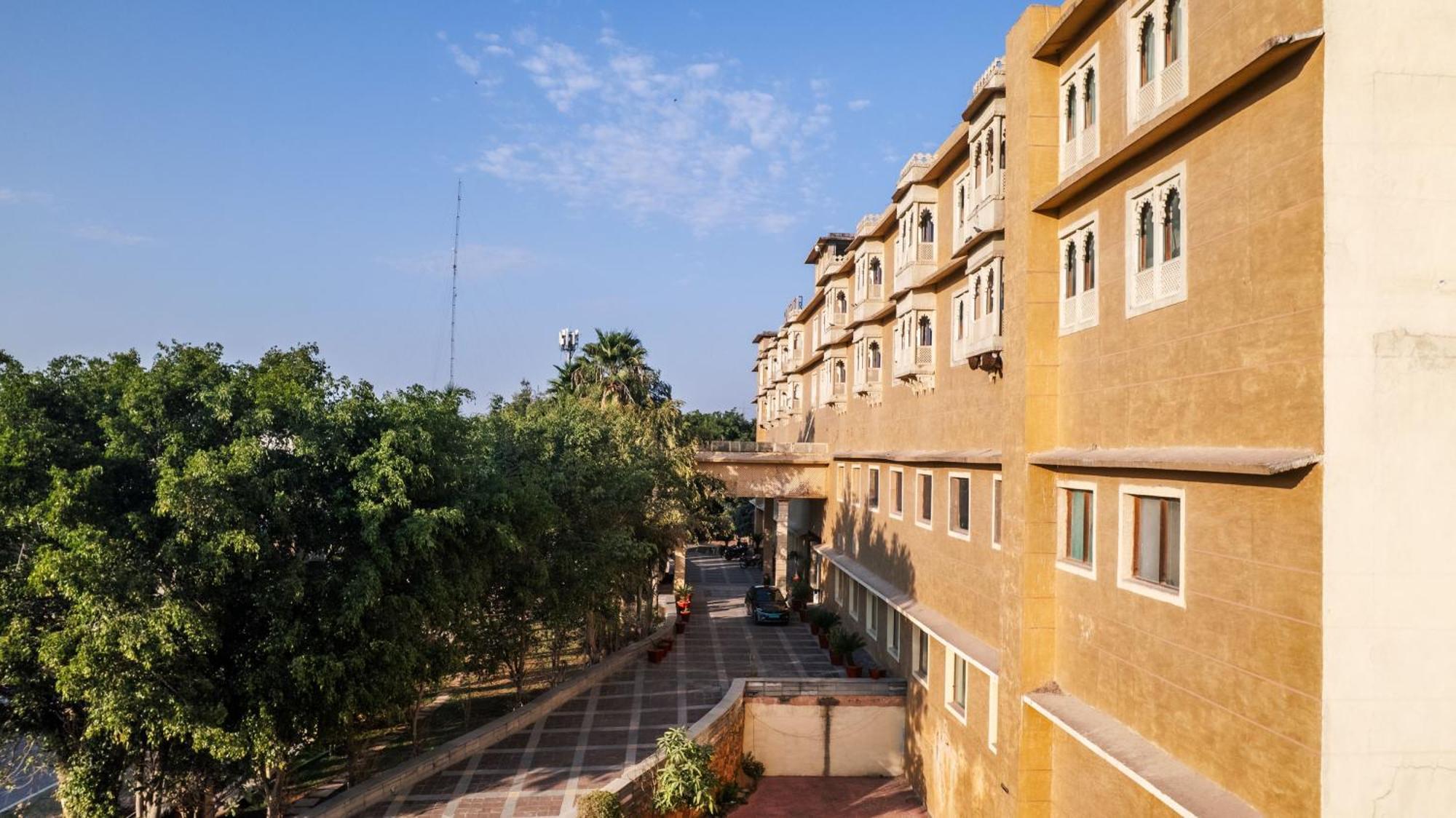Hotel The Sky Imperial, Udajpur Exteriér fotografie