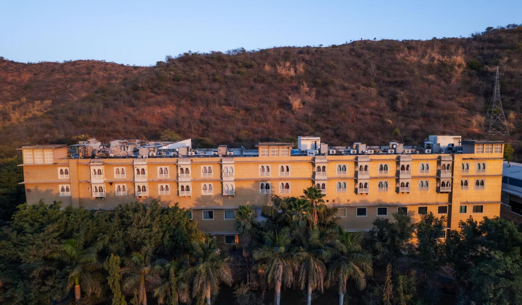 Hotel The Sky Imperial, Udajpur Exteriér fotografie